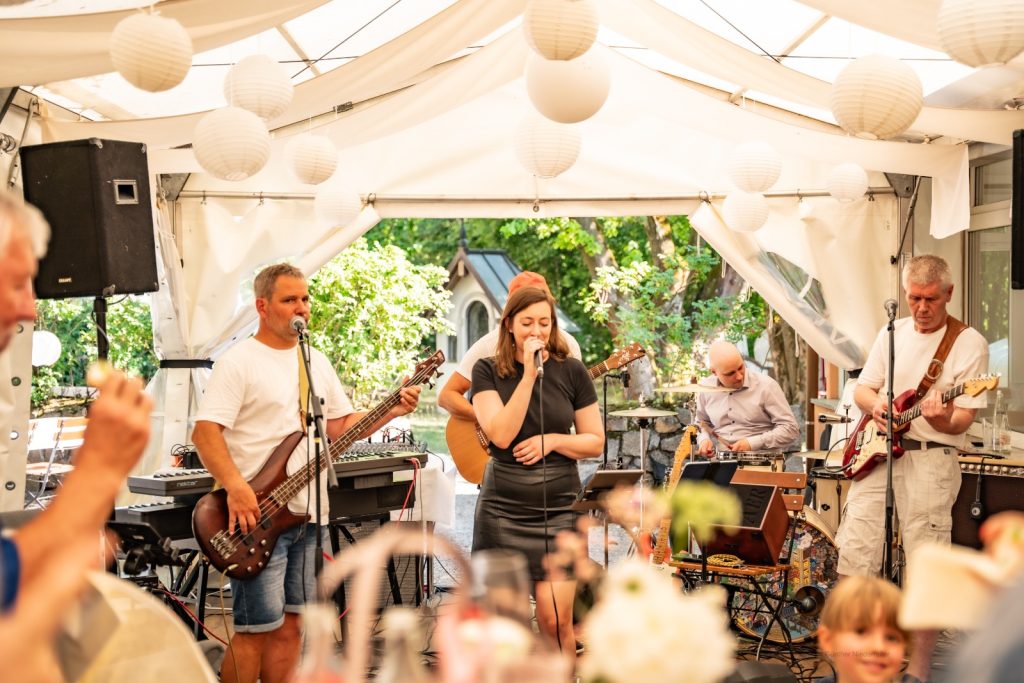 Coverband Bottleshop live auf einer Hochzeit