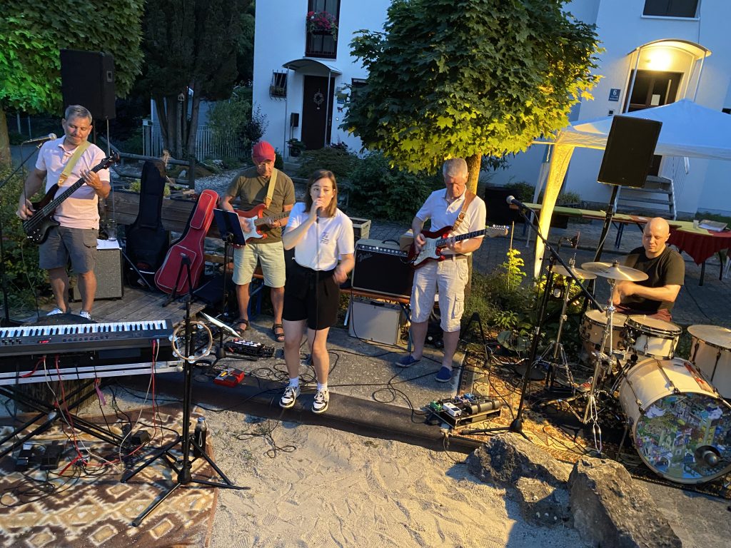 Coverband Bottleshop beim Hofkonzert